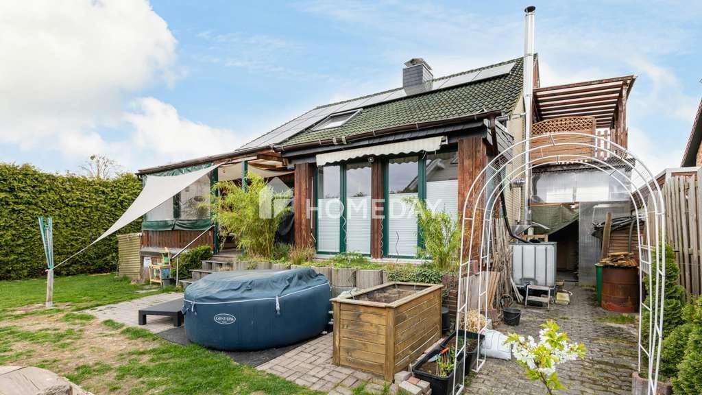 Immobilie in Rühen - Großzügiges Familienglück: EFH mit Außenpool, Wellnessfaktor, Garagen, Terrasse und Wintergarten  - Bild 1