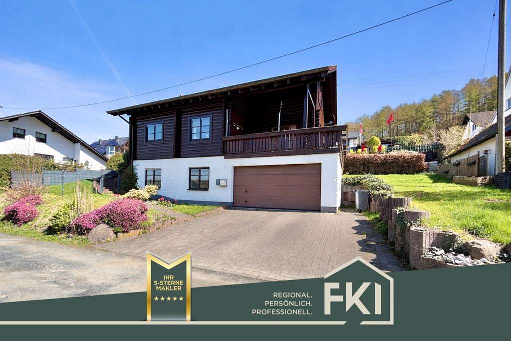 Immobilie in Scheuerfeld - **Stilvolles Holzhaus mit sonnigem Garten und Garage in Scheuerfeld** - Bild 0