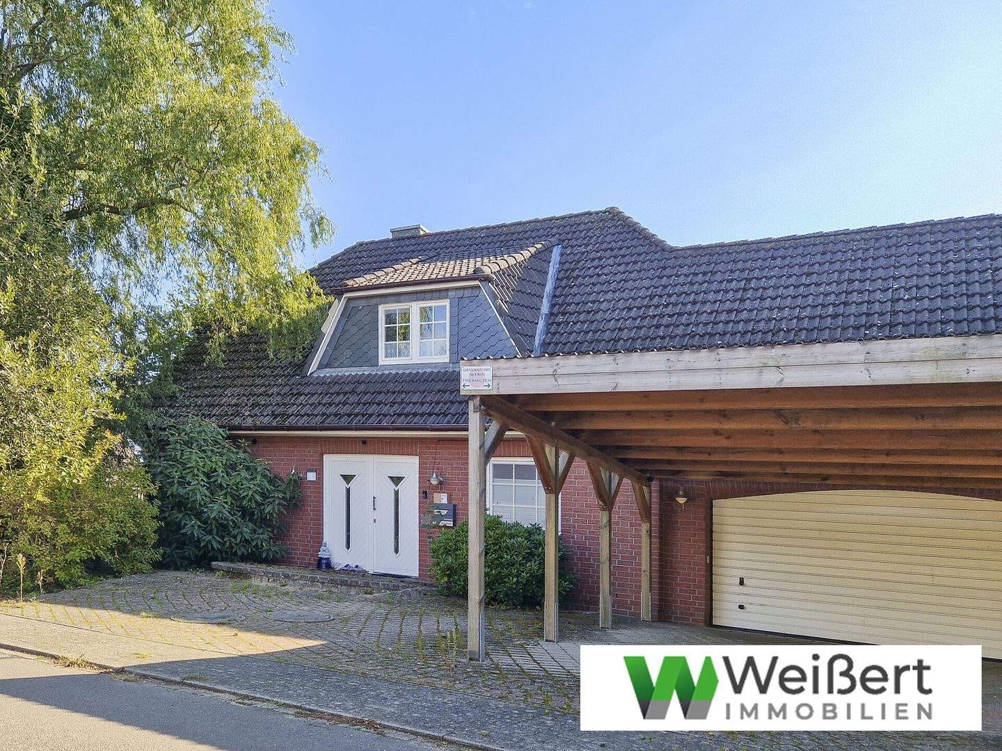 Immobilie in Breitenberg - Ruhig, geräumig, familiengerecht  - Einfamilienhaus mit 162m² Wohnfläche, Vollkeller, Doppelgarage und großem Grundstück in verkehrsberuhigter Lag - Bild 0