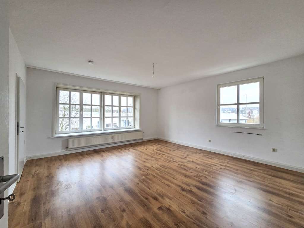 Immobilie in Neidenstein - Ruhig gelegen & großzügig geschnitten – 4-Zimmer-Wohnung mit Balkon und Garage - Bild 0