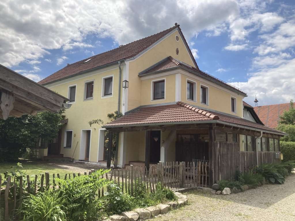 Immobilie in Schönau - Kapitalanlage 4,5 % Nettorendite, Ruhig, Natur, 3 Einheiten, Im Alten Stil  renoviert - Bild 1