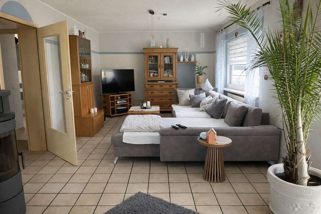 Immobilie in Teuschnitz - Charmantes Einfamilienhaus mit großem Grundstück, moderner Technik und viel Ruhe für Eigennutzer - Bild 3