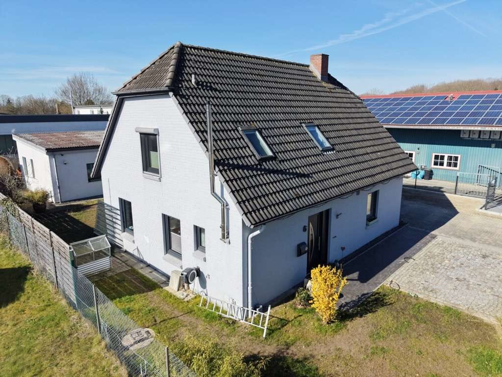 Immobilie in Heikendorf - Großzügiges Einfamilienhaus mit Werkstatt im Gewerbegebiet Heikendorf - Bild 1