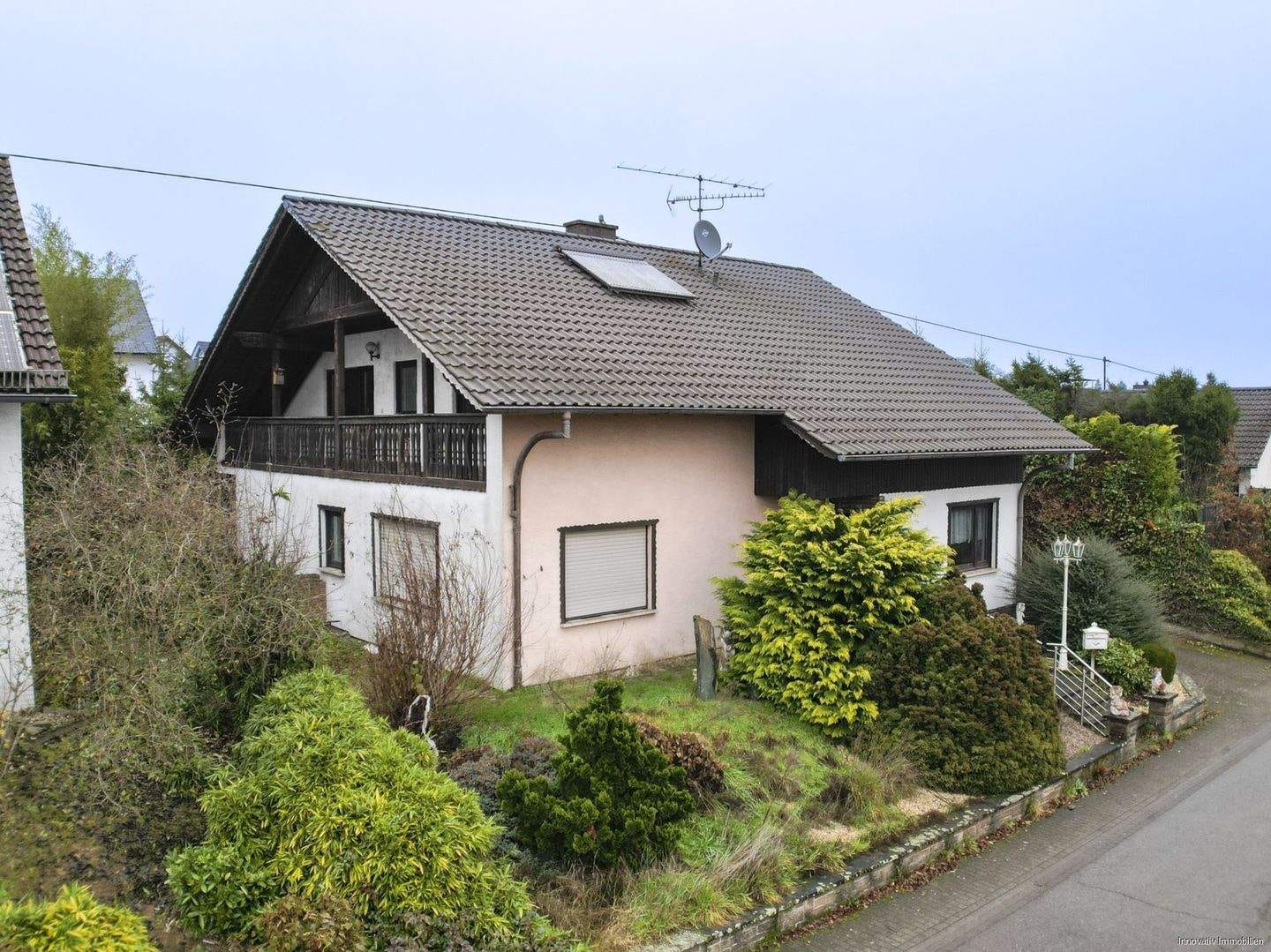Immobilie in Dillingen/Saar - Gepflegtes Ein - Zweifamilienhaus ruhig gelegen im Grünen - Bild 4