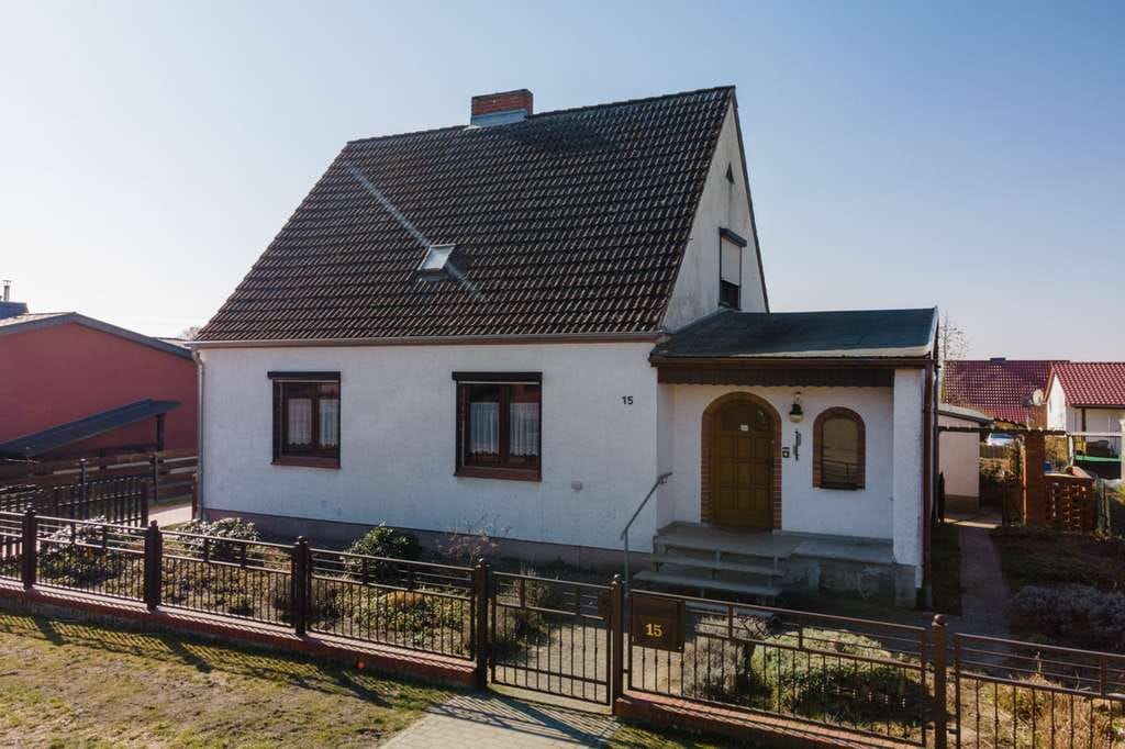 Immobilie in Gartz (Oder) - Solides Einfamilienhaus mit Potenzial und viel Platz zum Gestalten - Bild 1