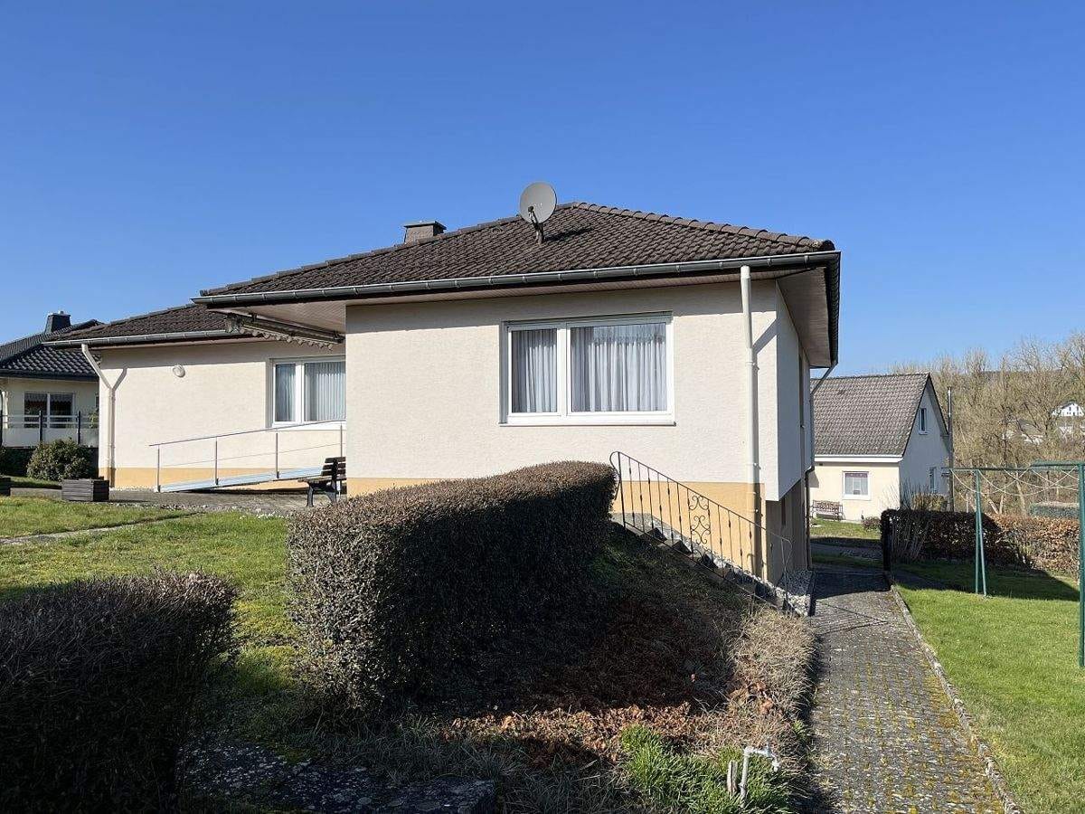 Immobilie in Gerolstein - Einfamilienhaus mit Einliegerwohnung und großem Grundstück in ruhiger Lage von Gerolstein-Lissingen - Bild 3