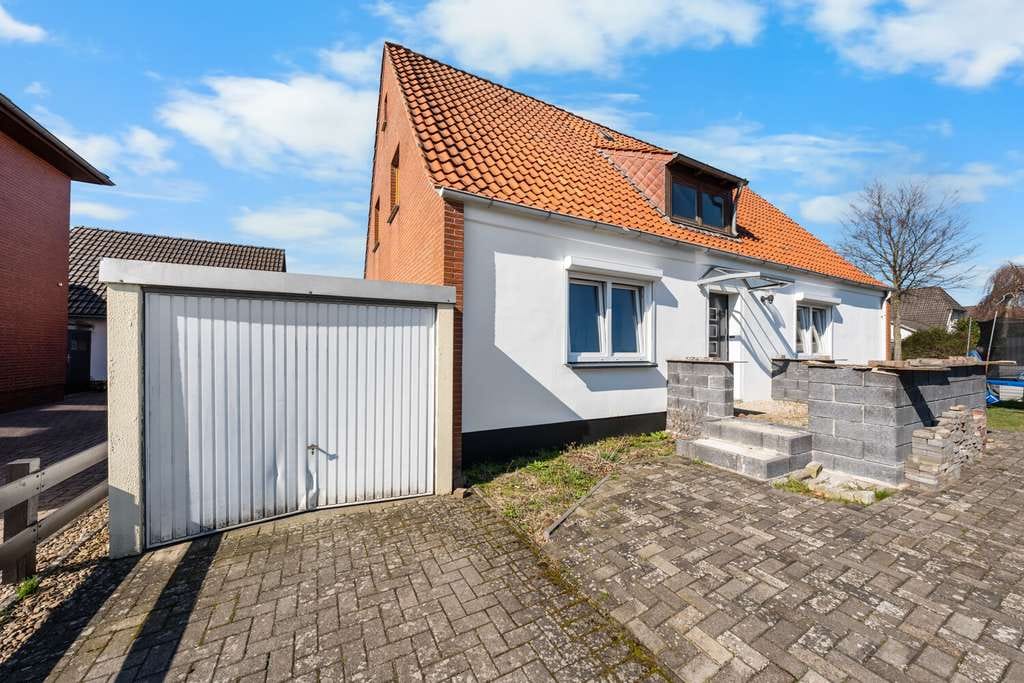 Immobilie in Weyhe - Entkernte Dachgeschosswohnung im Herzen von Kirchweyhe - Bild 1