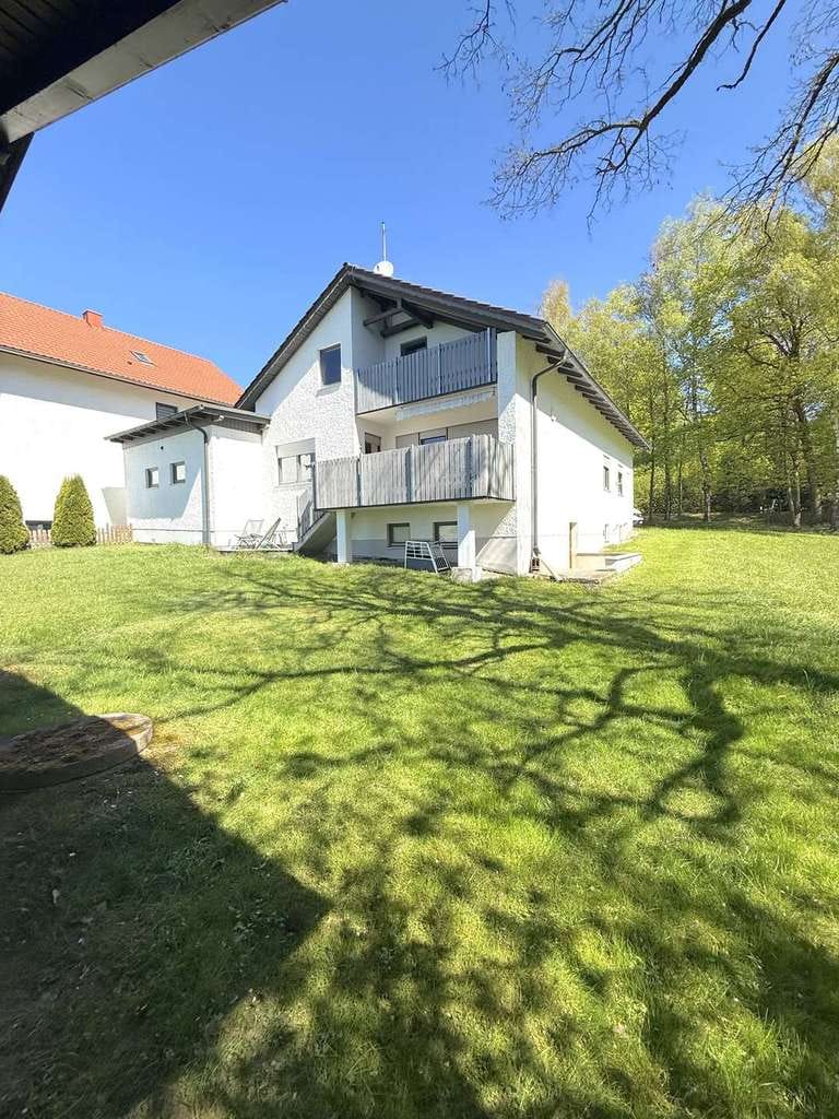 Immobilie in Neuburg am Inn - "Ihr Wohlfühlhaus mit Aussicht: Vielseitiges Einfamilienhaus mit Dach-Ausbaupotential" - Bild 2