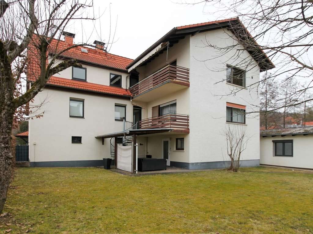 Immobilie in Brachttal - Besonderes Immobilienensemble: Zweifamilienhaus mit Anbau Bungalow auf großzügigem Grundstück - Bild 0