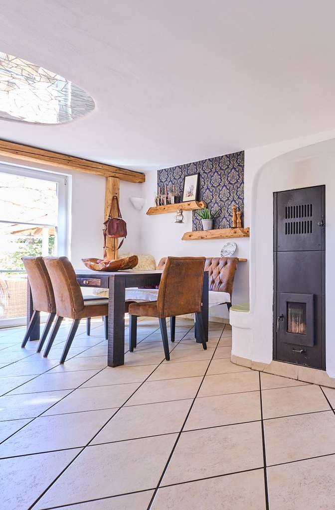 Immobilie in Thaining - Wohnen wie in der Provence - charmantes Einfamilienhaus mit Kamin, Süd-West Terrasse & Rosengarten - Bild 5