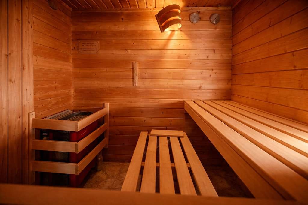 Immobilie in Aßlar - Großzügiges Einfamilienhaus mit Indoor-Pool, Sauna und traumhaftem Bergblick in Hanglage von Aßlar - Bild 2