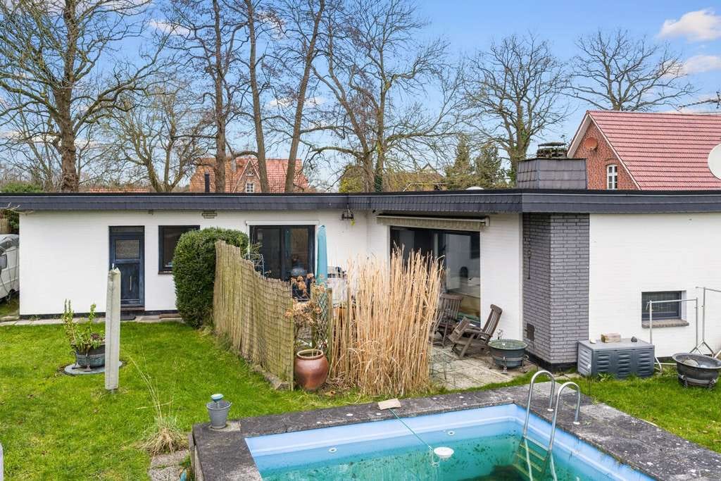 Immobilie in Hüttblek - ***Schöner Winkelbungalow mit Pool und Doppelgarage in Feldrandlage!*** - Bild 2