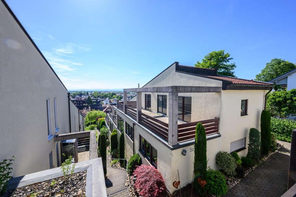 Immobilie in Herbolzheim - Panoramablick inklusive: Großzügiges Zuhause mit Hauscharakter und drei Terrassen - Bild 0