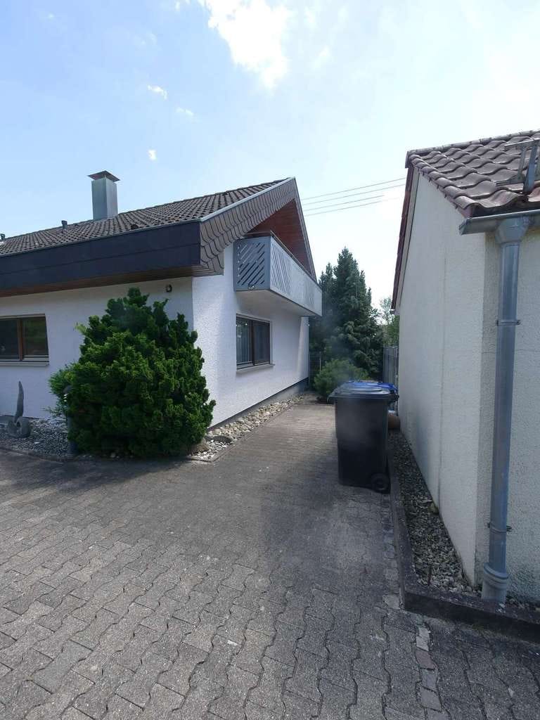 Immobilie in Michelfeld - Attraktiver Winkelbungalow mit Einliegerwohnung in sehr ruhiger und sonniger Lage in Michelfeld - Bild 3