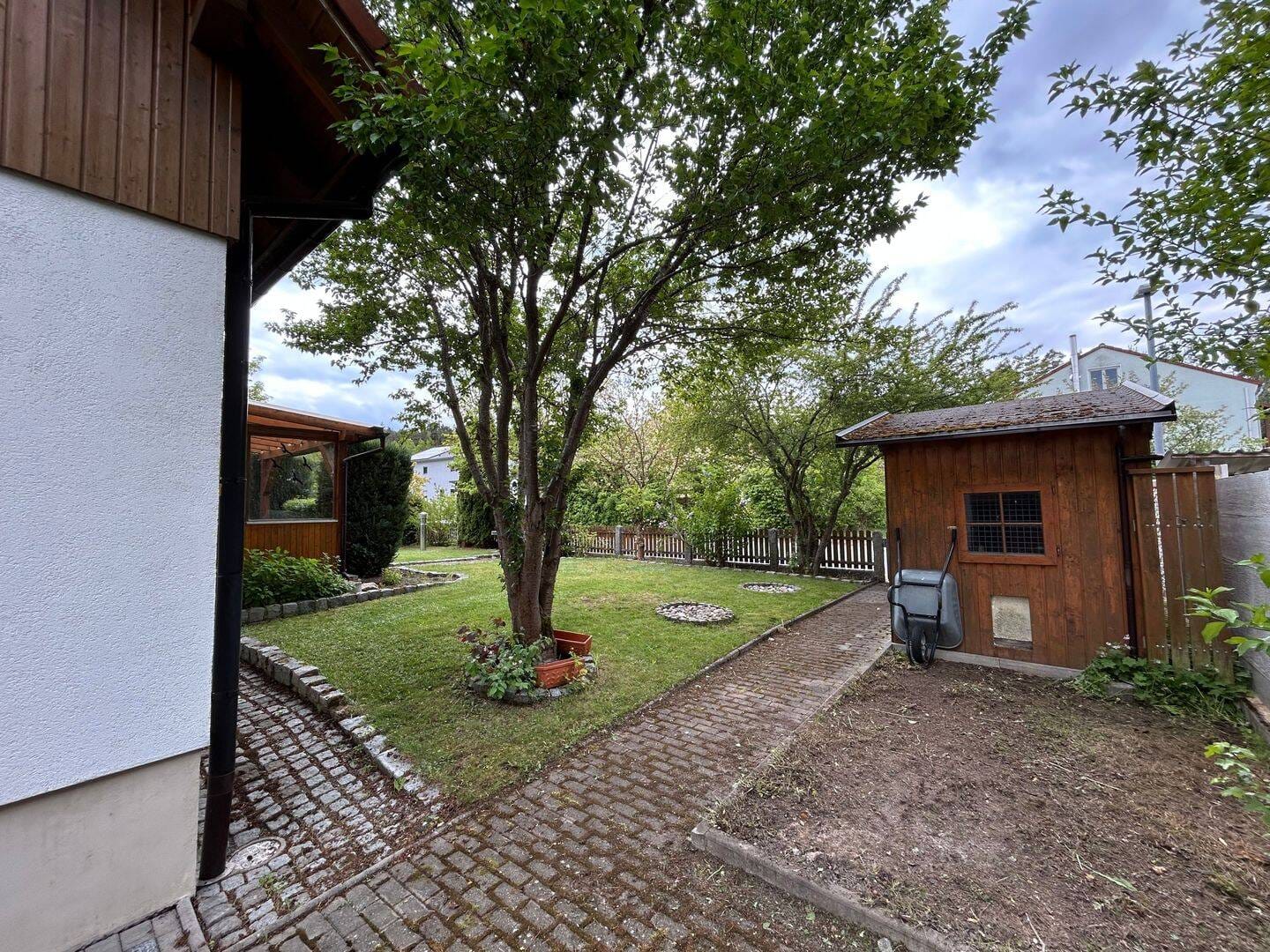 Immobilie in Grafenwöhr - Gepflegtes Haus mit grüner Oase lädt ein - Bild 4