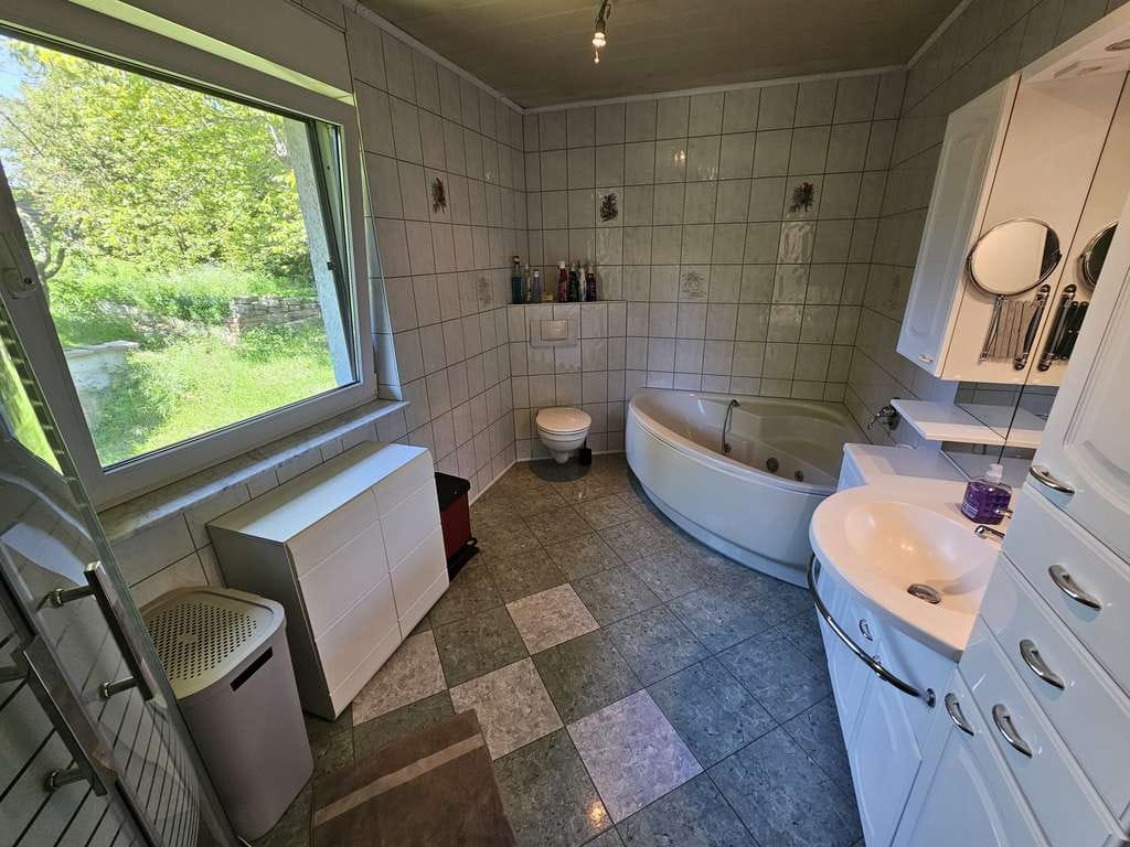 Immobilie in Greußen - Unabhängigkeit trifft Idylle: flexibles Heizsystem inklusive! - Bild 2