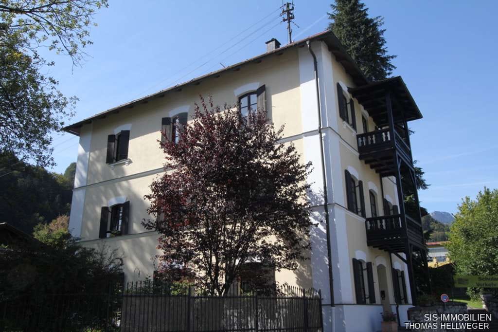 Immobilie in Oberaudorf - ** Vollvermietetes MFH | 4,7 % Rendite | Denkmal | DG-Ausbau möglich ** - Bild 0