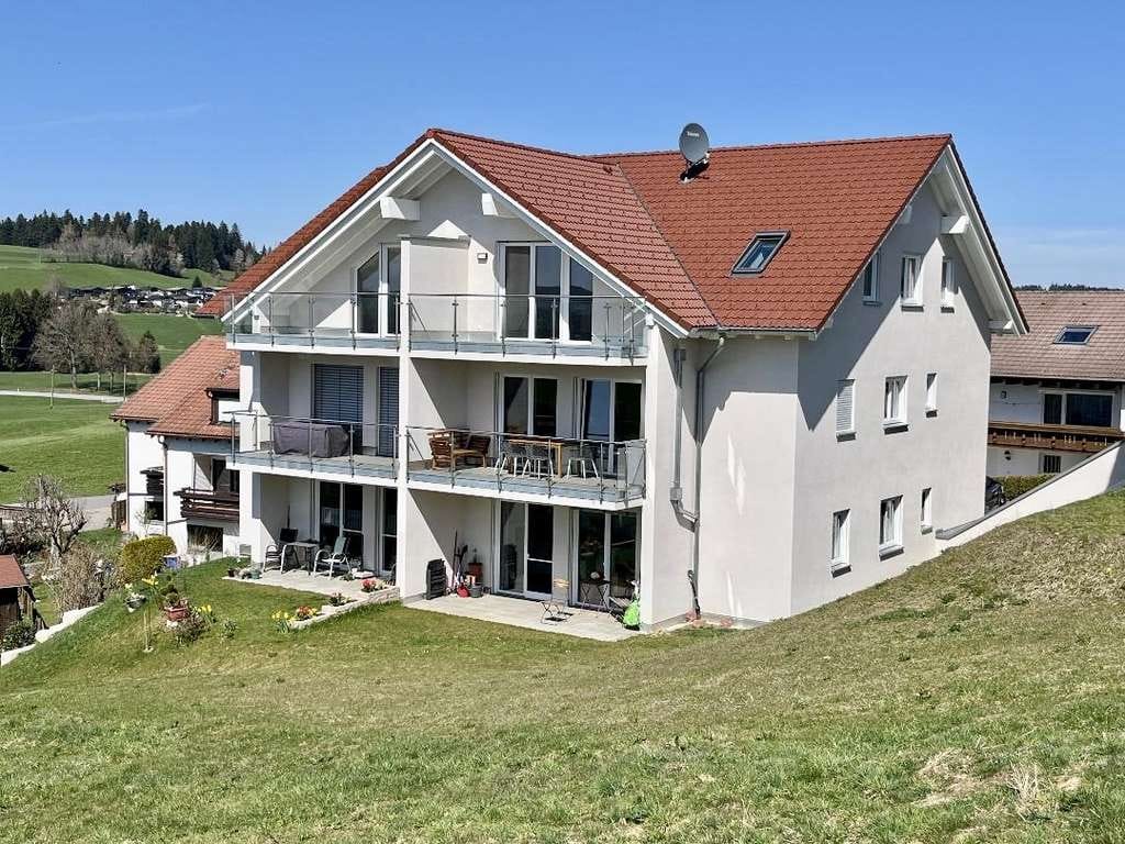 Immobilie in Oberreute - Helle Dachgeschosswohnung in ruhiger zentraler Lage mit Fern- und Bergblick Richtung Säntis Massiv - Bild 3