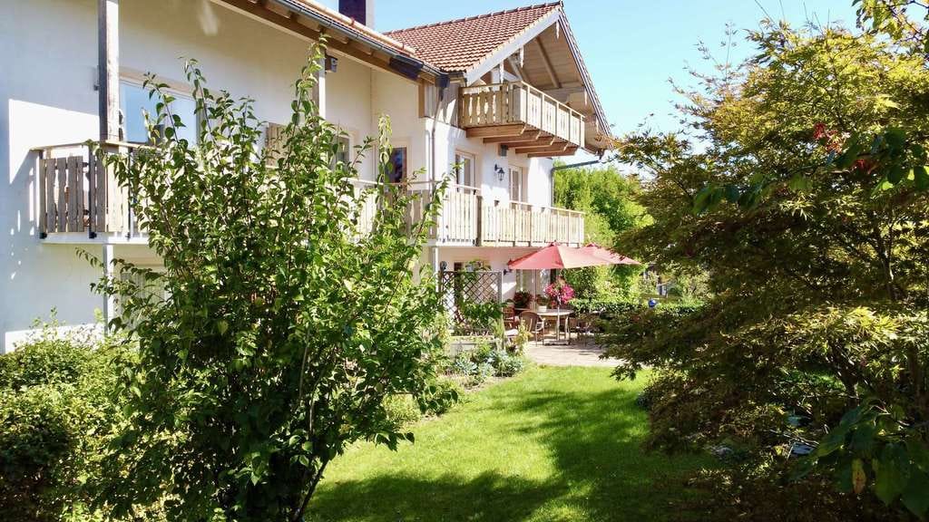 Immobilie in Seeon-Seebruck - Haus-in-Haus-Lösung mit Seeblick in Seebruck – kernsaniertes Bauernhaus mit Charme, Stil & Effizienz - Bild 3