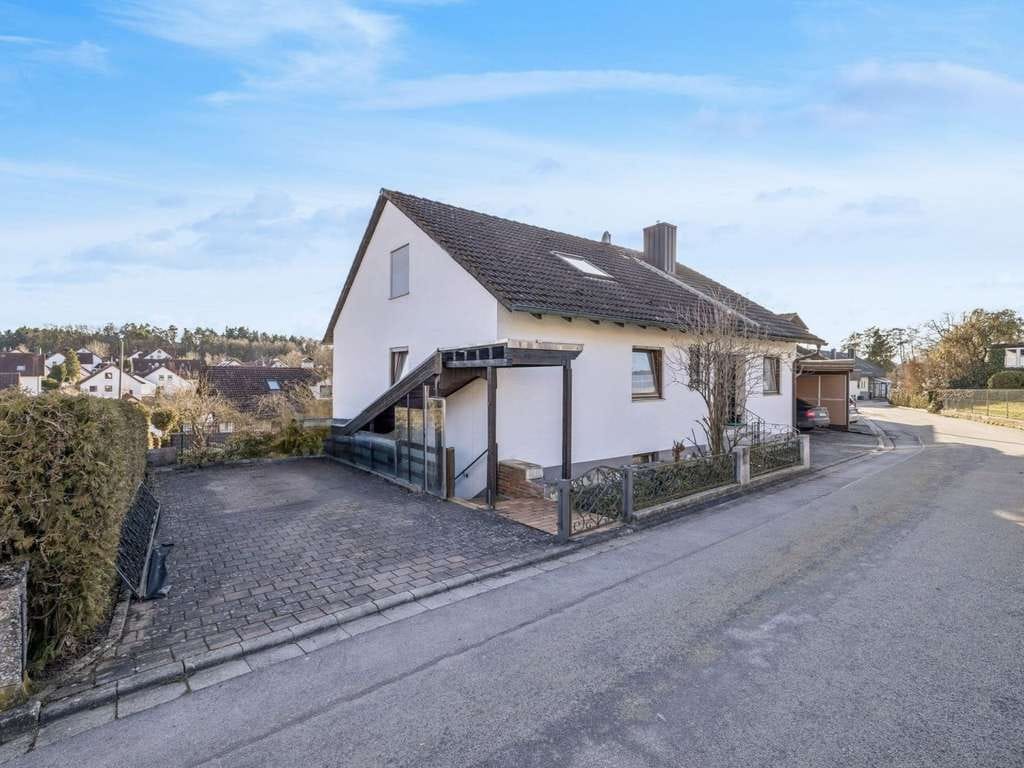 Immobilie in Nandlstadt - *Ab 01.05.26 frei!* Großzügiges Einfamilienhaus mit Einliegerwohnung in ruhiger Lage von Nandlstadt - Bild 0