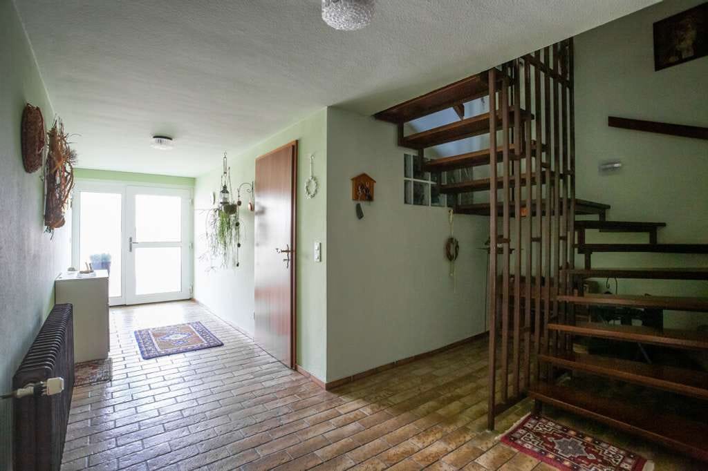 Immobilie in Schifferstadt - Wohl - Fühl Reihenmittelhaus mit drei Loggen, Garten, Garage sowie Stellplatz - Bild 2
