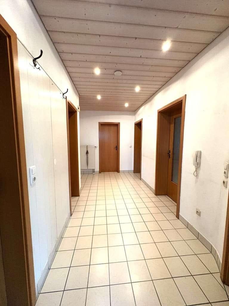 Immobilie in Neustadt an der Donau - Attraktive Erdgeschosswohnung mit Gartennutzungsrecht, Garage und Stellplatz - Bild 2