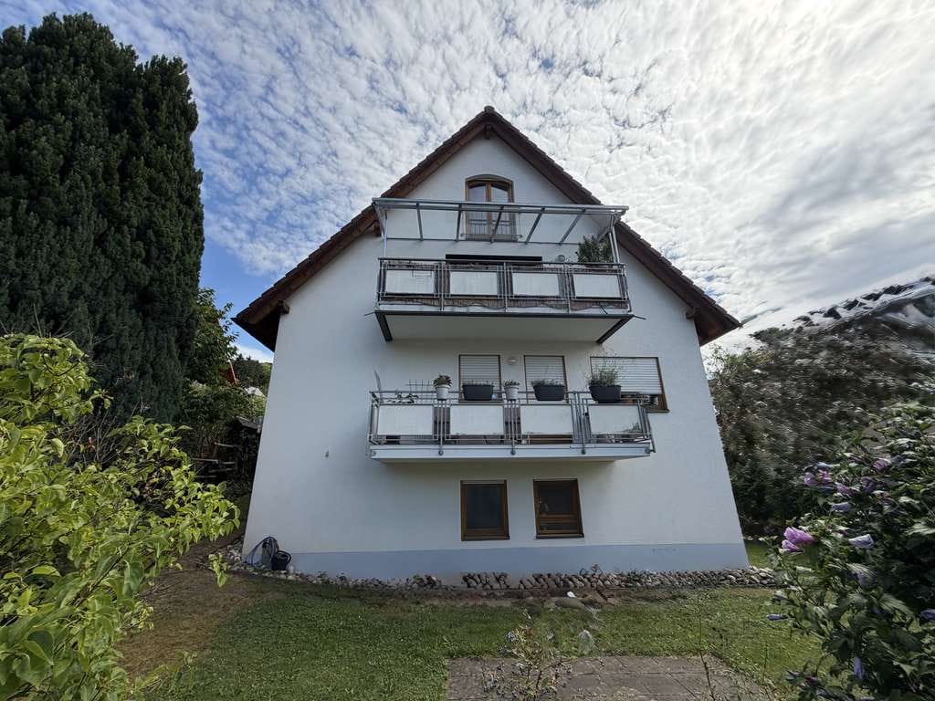 Immobilie in Ebringen - Große 2 Zimmer Dachgeschosswohnung in Ebringen mit Panoramablick - Bild 0