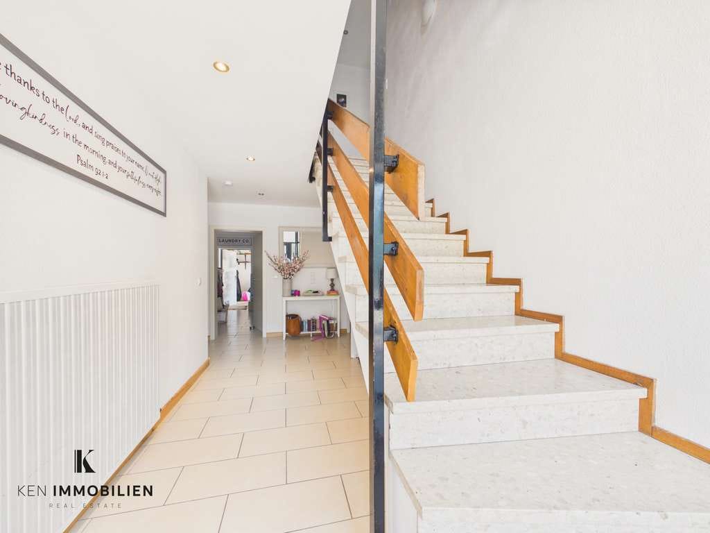 Immobilie in Erzenhausen - Großzügiges Familienhaus mit viel Platz, großem Garten und Garage in ruhiger Lage von Erzenhausen. - Bild 2