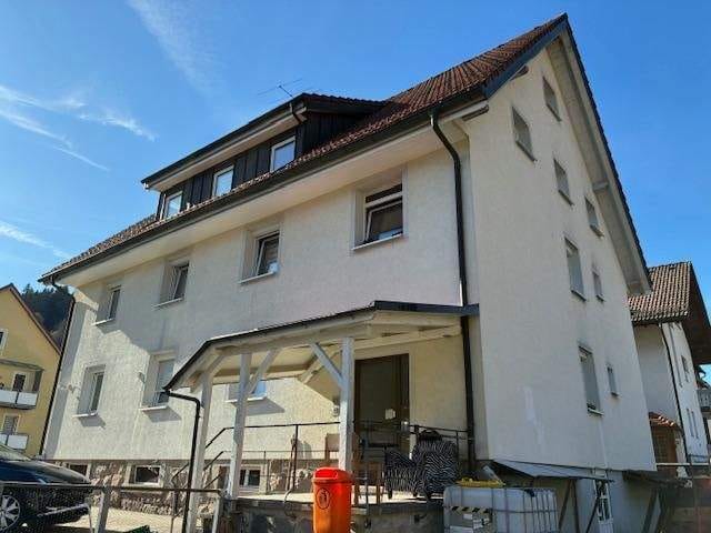 Immobilie in St. Blasien - Solide Rendite & Ausbauchance - Mehrfamilienhaus mit 4 Wohnungen in bester Ortslage - Bild 0