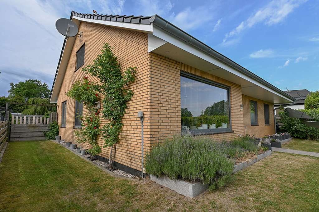 Immobilie in Itzstedt - Umfangreich saniertes Einfamilienhaus auf liebevoll angelegtem Sonnengrundstück! - Bild 0