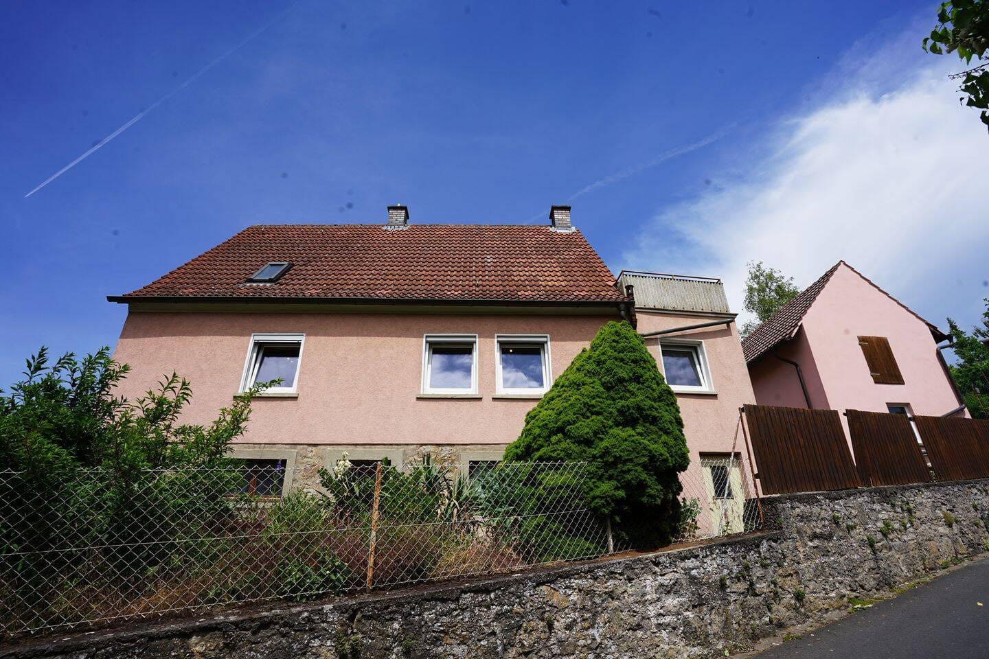 Immobilie in Theilheim - Einfamilienhaus Theilheim, freistehend mit Nebengebäude, modernisierungsbedürftig! - Bild 1