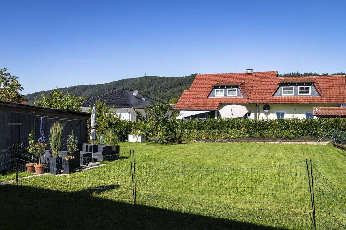 Immobilie in Wesertal - !PROVISIONSFREI! Zweifamilienhaus in Wesertal-Oedelsheim, modernisiert! 2 Wohnungen, je 3 Zi/74 m² (vermietet), Garage, Garten, ruhig ++ Kapitalanlage - Bild 2