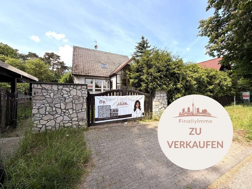 Immobilie in Grünheide (Mark) - Freistehendes Einfamilienhaus mit Entwicklungspotenzial, nur eine Gehminute vom Peetzsee entfernt. - Bild 0