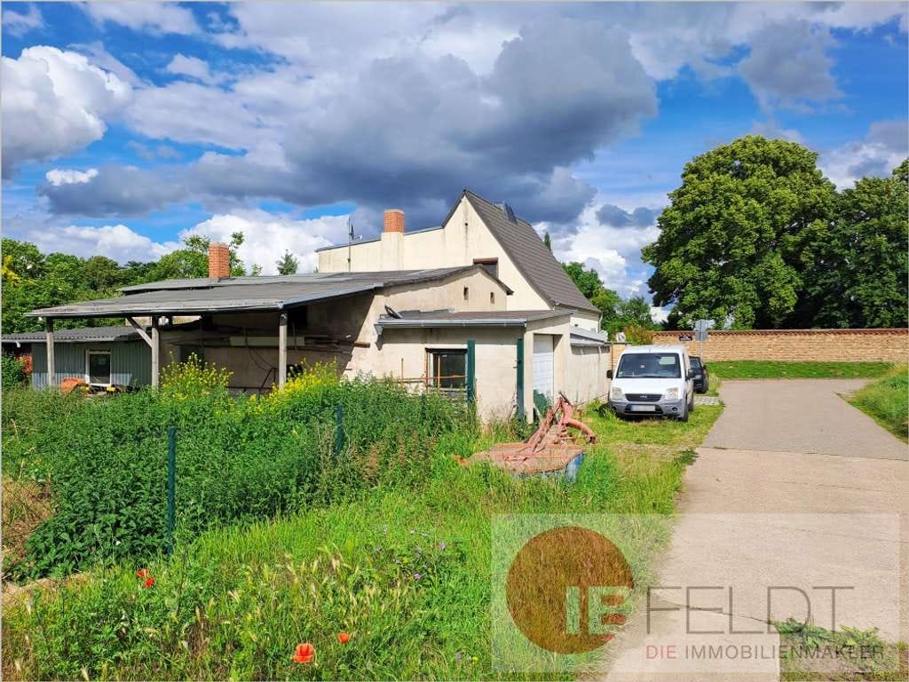 Immobilie in Petersberg - Teilmodernisiertes Einfamilienhaus mit überdachter Terrasse, Nebengelass, Garage + großem Grundstück - Bild 3