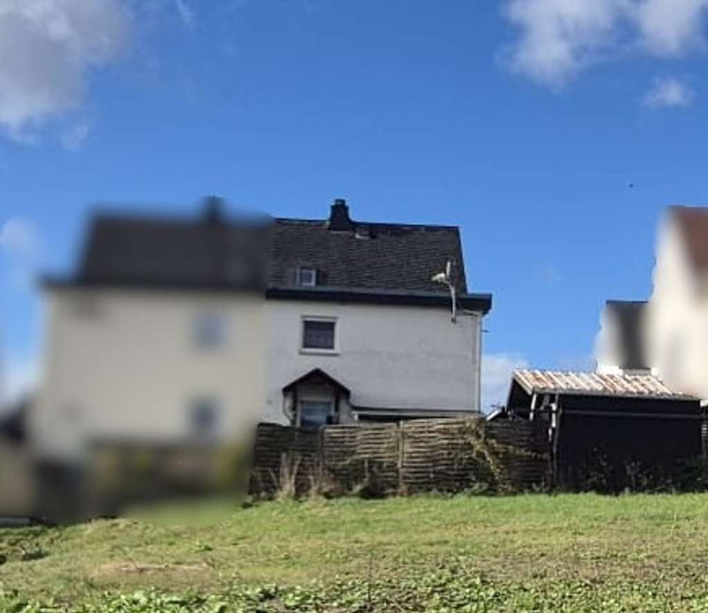 Immobilie in Dillenburg - Großzügige Doppelhaushälfte mit  Garten und Einzelgarage in unmittelbarer Nähe zum Schulzentrum - Bild 3