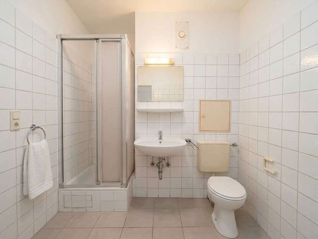 Immobilie in Leonberg - Frisch renovierte 1,5-Zimmer-Etagenwohnung mit Balkon und Außenstellplatz in Warmbronn - Bild 4