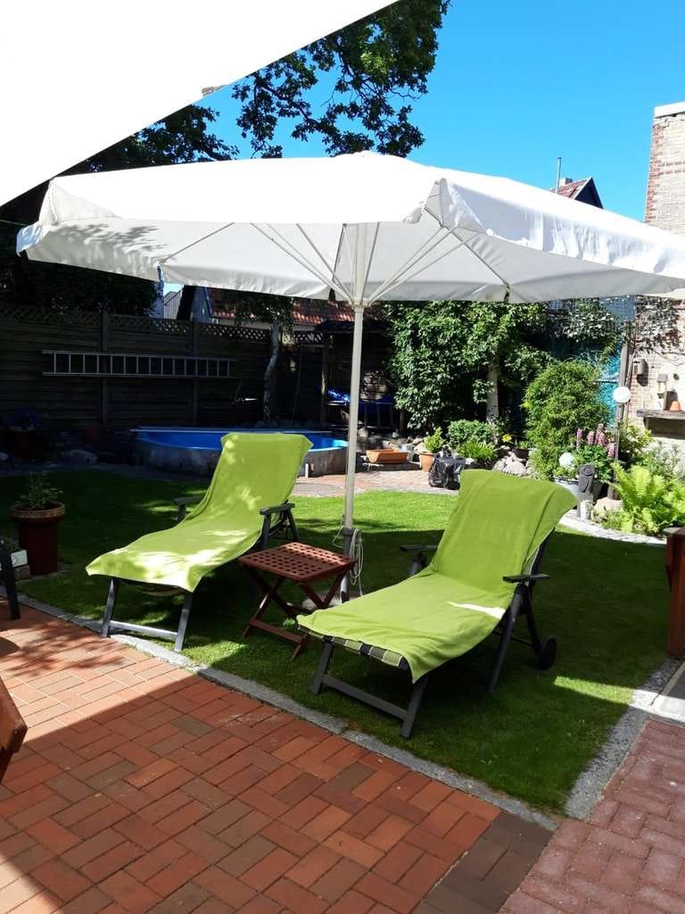 Immobilie in Schleswig - Charme und Charakter inklusive: Teilunterkellertes Wohnhaus mit Wintergarten, Sauna und Swimmingpool - Bild 2