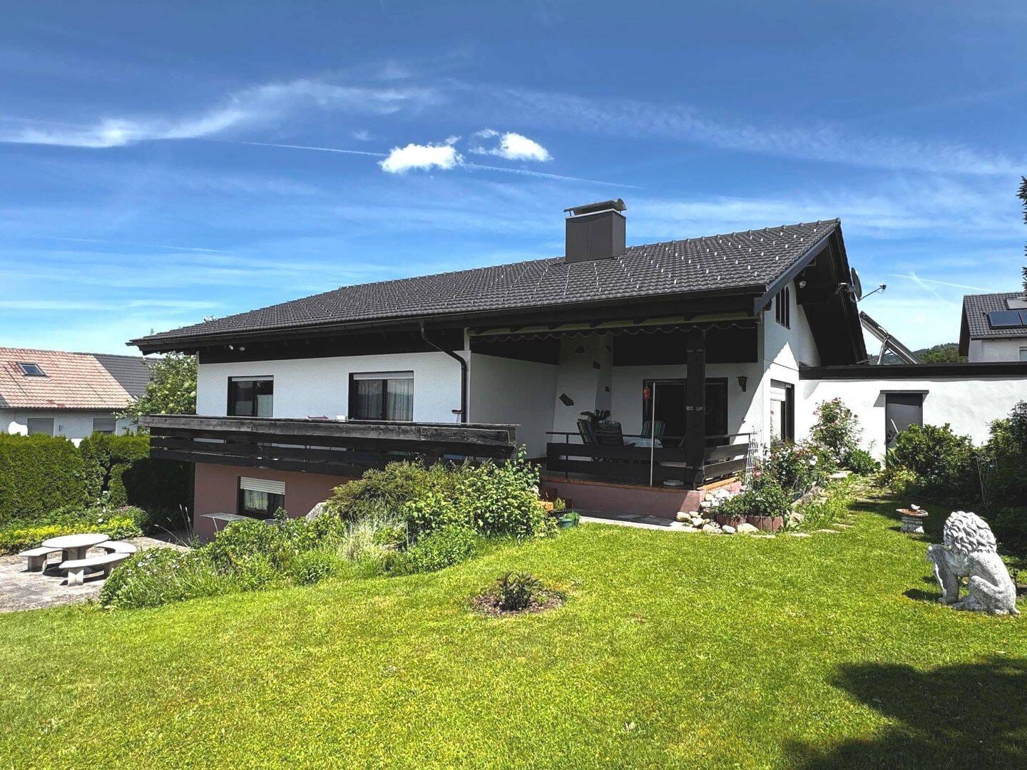 Immobilie in Isny im Allgäu - Gehobenes Wohnhaus mit großzügigem Grundstück, Pool sowie zwei Garagen in Isny im Allgäu - Bild 4