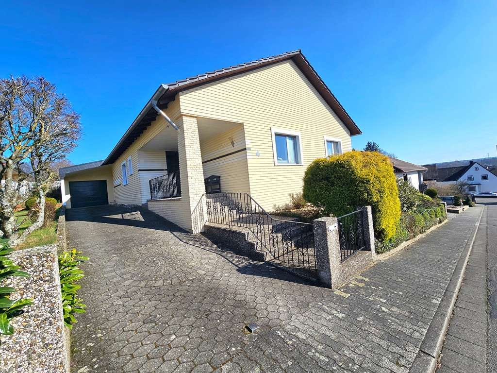 Immobilie in Waldmohr - Hochwertiges Einfamilienhaus mit Einliegerwohnung in Waldmohr zu verkaufen - Bild 0