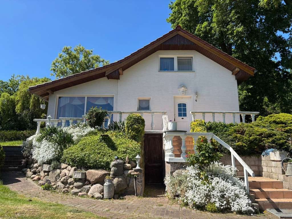Immobilie in Hohenzieritz - Charmantes Einfamilienhaus mit großem Grundstück und Ausbaureserve in idyllischer Lage - Bild 0