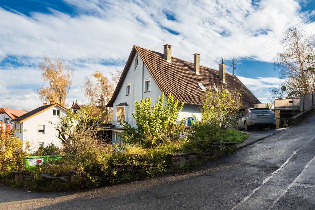 Immobilie in Eigeltingen - Zuhause ankommen in Eigeltingen! 3 Zi.-Wohnung im DG mit Stellplatz und viel Potential zum Ausbau - Bild 0