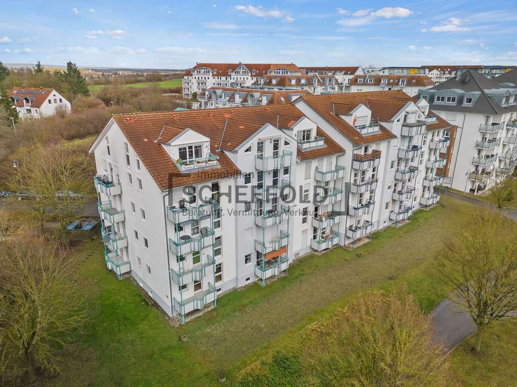 Immobilie in Laupheim - Gemütlich und einladend! Charmante 2,5 Zimmerwohnung mit Wohlfühlambiente und Loggia - Bild 2