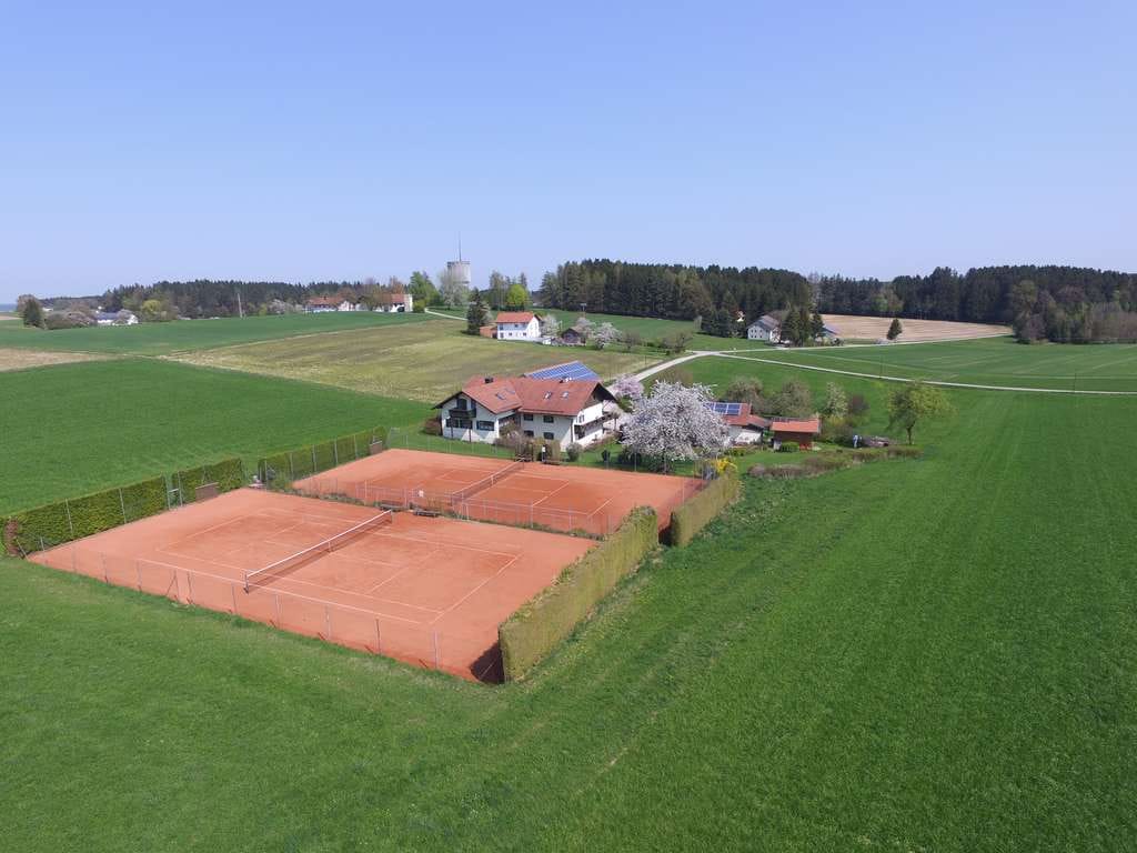 Immobilie in Bodenkirchen - ... traumhaft ruhige Alleinlage - Anwesen mit 330m² + Nebengebäuden auf ca. 7.000m² Grund ... - Bild 1