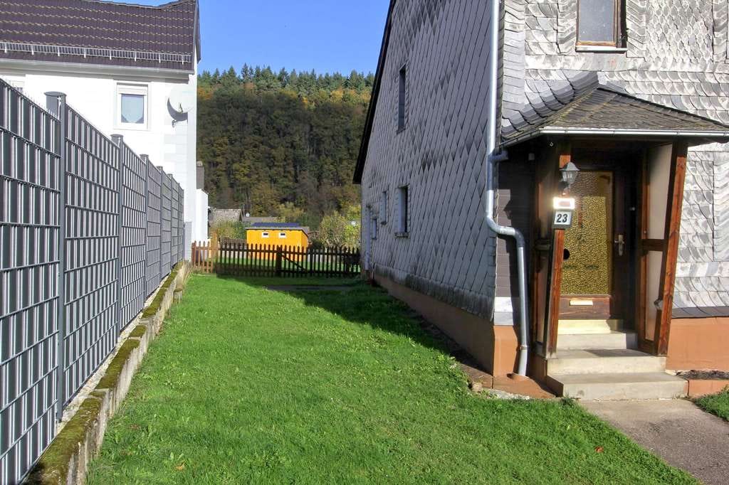 Immobilie in Rhaunen - Handwerkerobjekt mit Potenzial: Historisches Fachwerkhaus,  7 Garagen & Erweiterungsmöglichkeiten! - Bild 3
