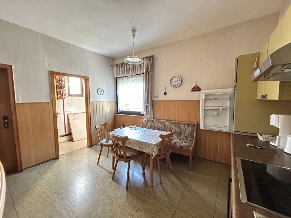 Immobilie in Oberdreis - Oberdreis, Großes Einfamilienhaus mit 3 Garagen und großem Grundstück - Bild 5