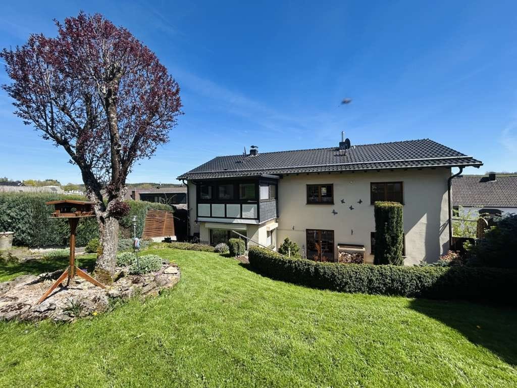 Immobilie in Dahlem - Ihr neues Zuhause mit Perspektive: Modernisiertes Zweifamilienhaus, großer Garten und beste Anbindun - Bild 3