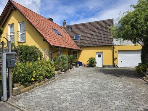 Immobilie in Wonfurt - Einfamilienhaus mit Garten und Doppelgarage in 97539 Wonfurt (ID 10681) - Bild 0