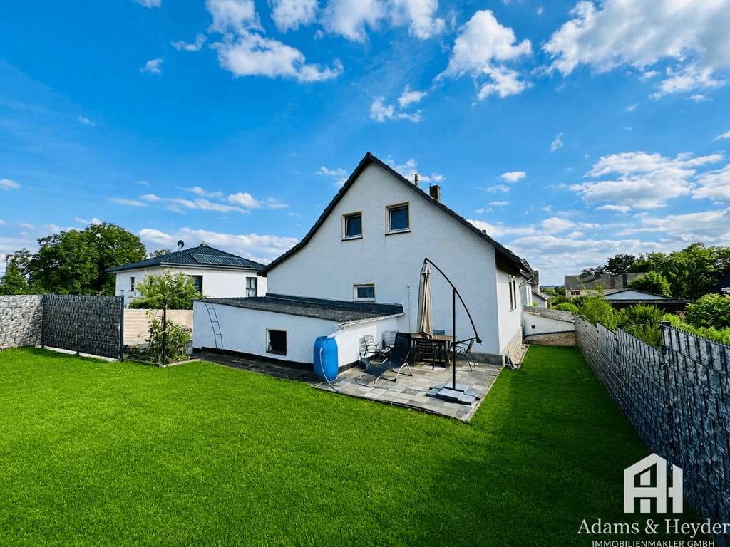 Immobilie in Fritzlar - Familienfreundliches Einfamilienhaus mit Garage, Garten und ausgebautem Dachgeschoss - Bild 3
