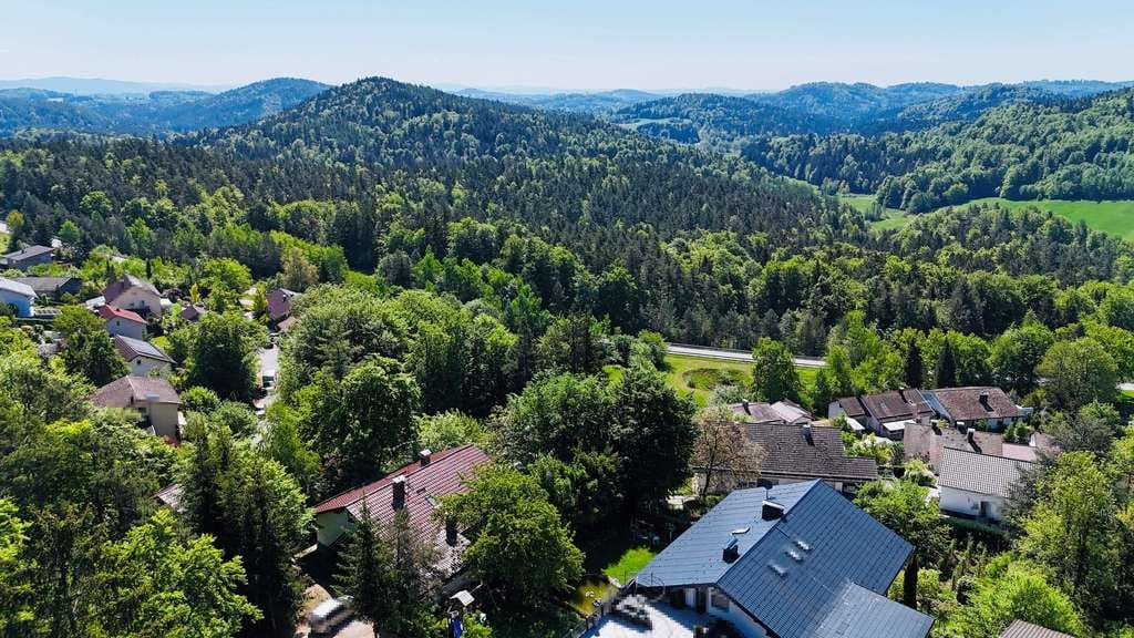 Immobilie in Thurmansbang - Sanierungs-Highlight: Drei großzügige Wohnungen in einem charmanten Mehrfamilienhaus+Rendite wartet - Bild 4