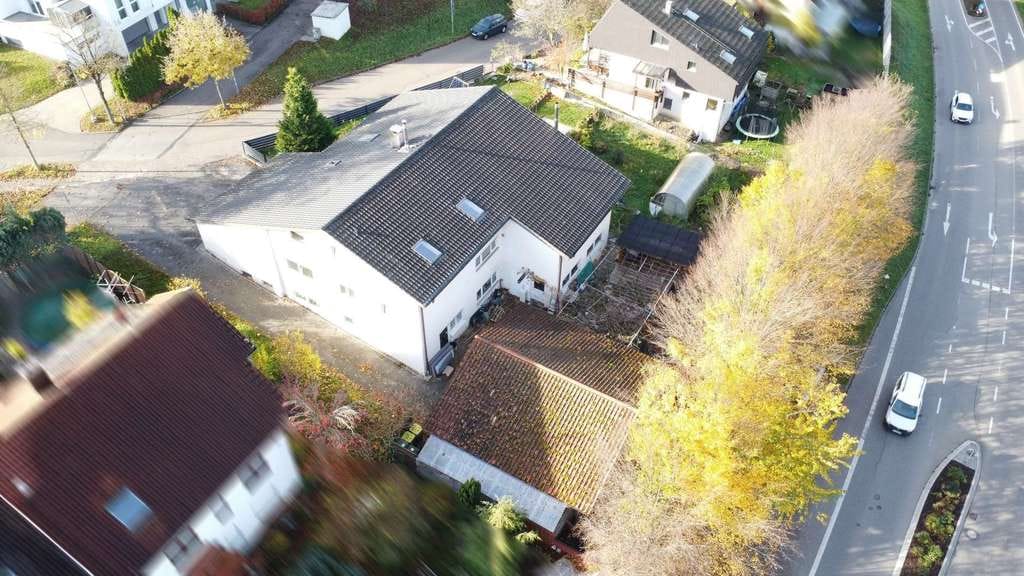 Immobilie in Keltern - großes Haus mit 3 Einheiten mit weitläufigem Grundstück und zahlreichen Nutzungsmöglichkeiten - Bild 1